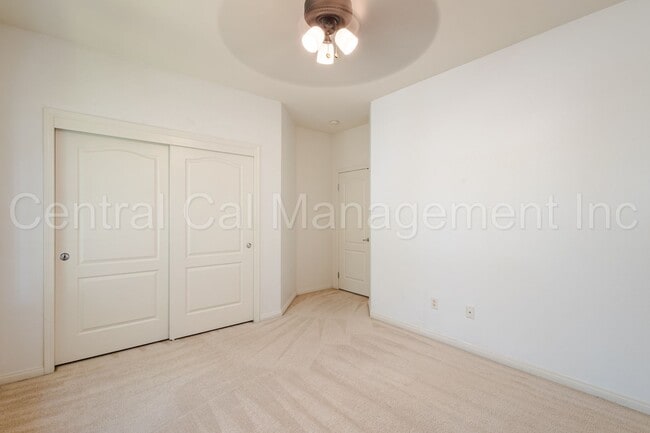 Building Photo - 3 Bedroom/2 Bath Home with an office and paid solar - $2695 per month!