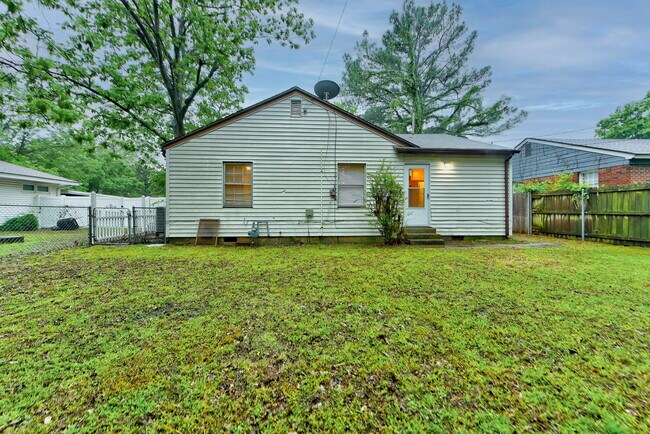 Building Photo - 1005 W Eufaula St