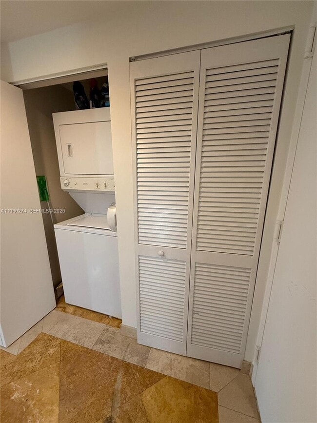 Building Photo - 2475 Brickell Ave