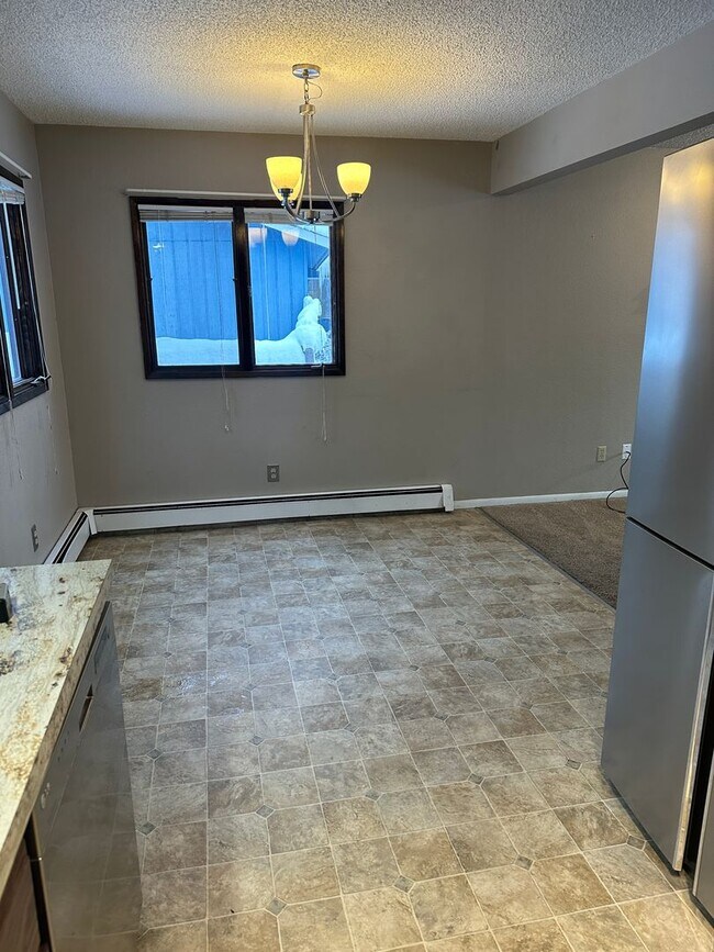 Building Photo - 4943-4945 Vance Dr - SL70/30