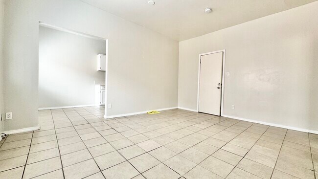 Building Photo - 5606 S Figueroa St