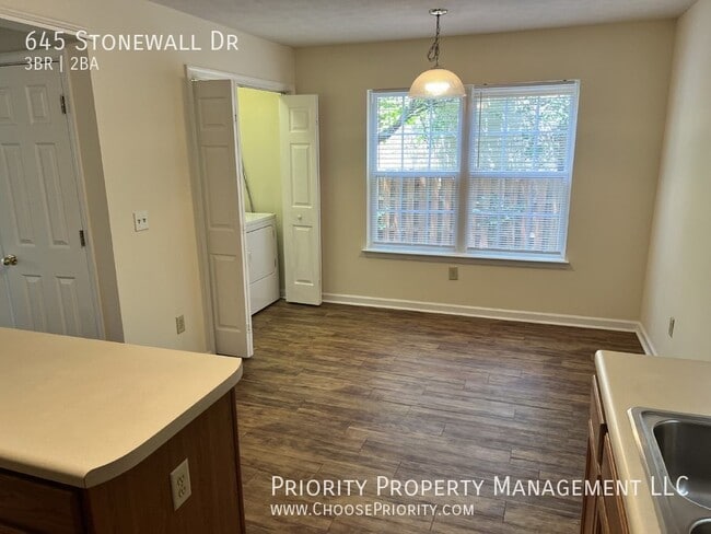 Building Photo - 645 Stonewall Dr