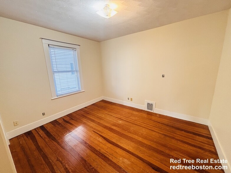 Building Photo - 39 Montfern Ave