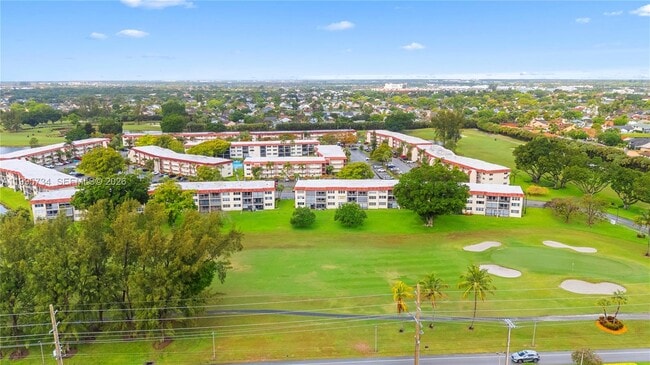 Building Photo - 9200 N Hollybrook Lake Dr