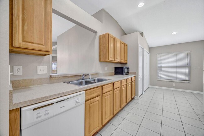Building Photo - 30435 Annadale Dr