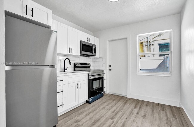 Building Photo - 1300 NE 2nd Ave