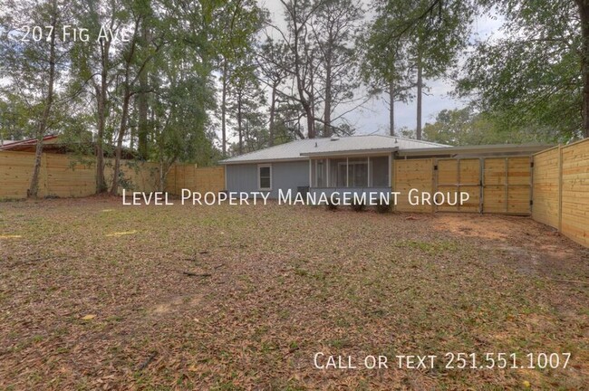 Building Photo - 3 bedroom, 2 bathroom in Fairhope!