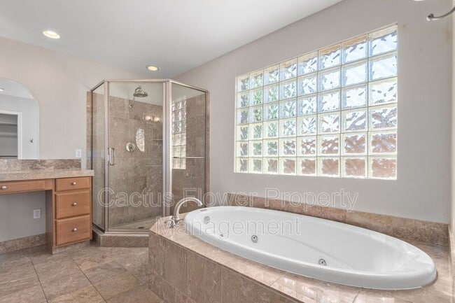 Building Photo - 5217 E Sheena Dr