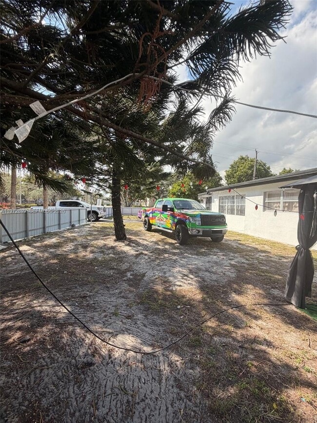 Building Photo - 331 NW 39th Ave