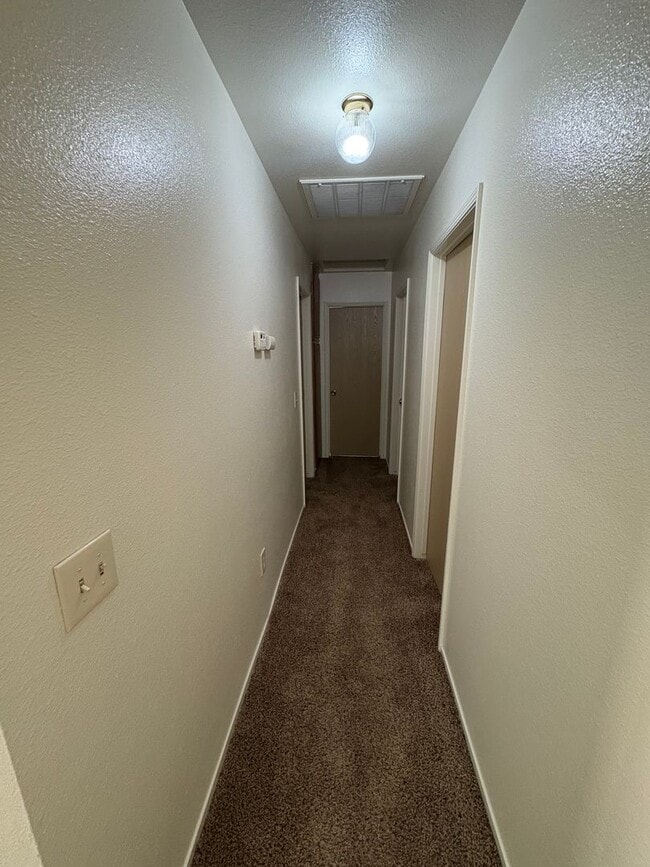 Building Photo - NW Visalia home available in a great neighborhood! available soon