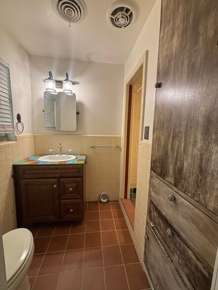 Building Photo - 1201 Scotland Ave