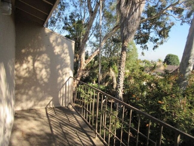 Building Photo - REALLY NICE 2BD & 1.5BA TOWNHOME IN FULLERTON