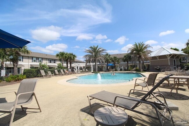 Building Photo - 310 S F St