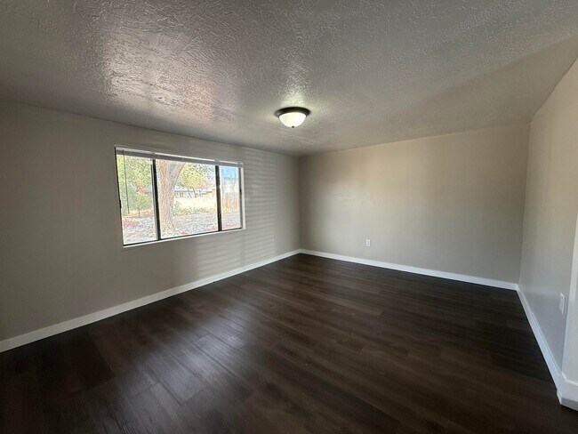 Building Photo - 1404 Chaco Ave