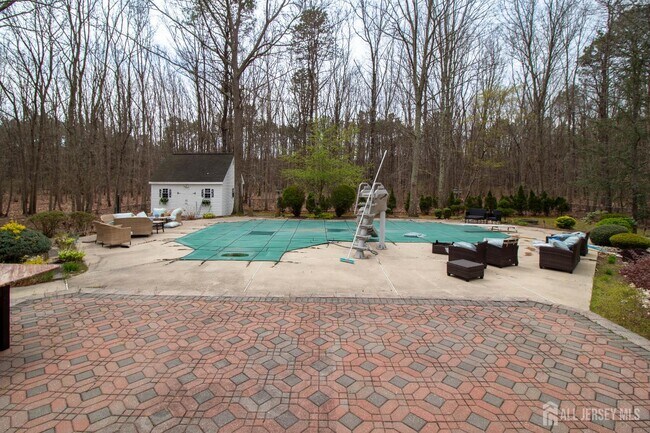 Building Photo - 845 Woodbury Dr
