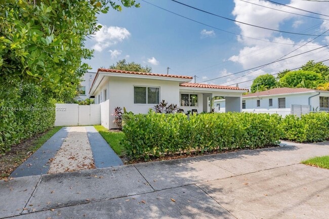 Building Photo - 2300 SW 10th St