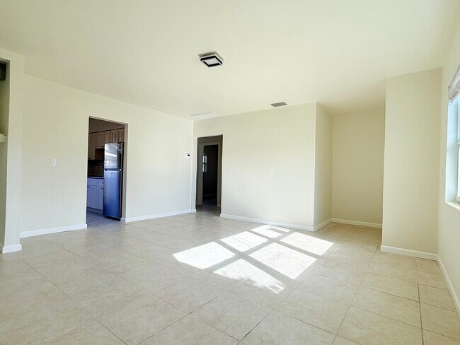 Building Photo - 7000 Hibiscus Ave S