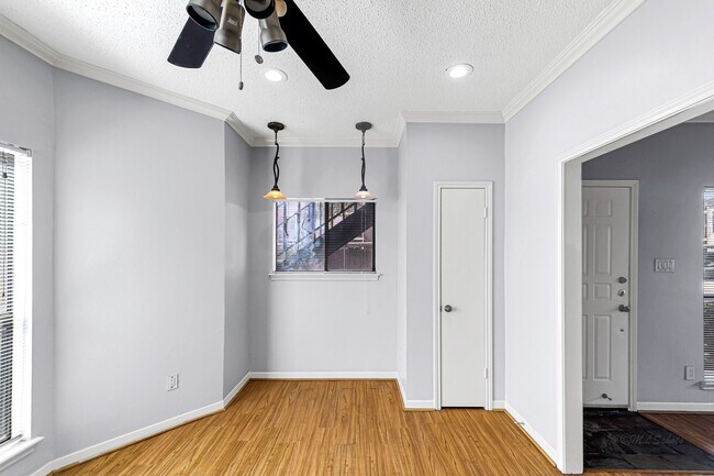 Building Photo - 10137 Waterstone Dr