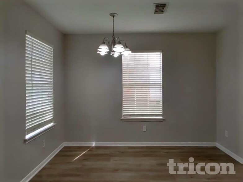 Building Photo - 3703 Bent Springs Ln