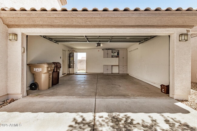 Building Photo - 8003 W Zoe Ella Way