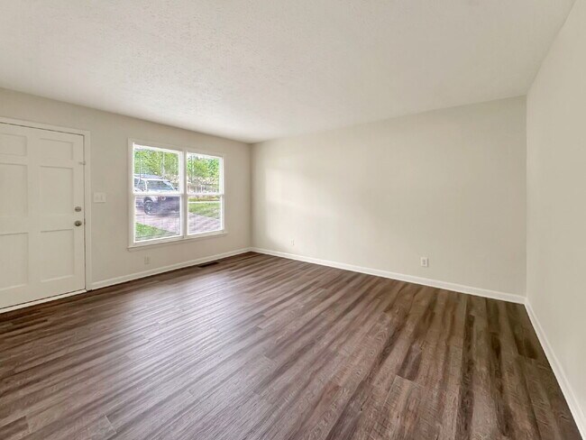 Building Photo - Available Immediately!