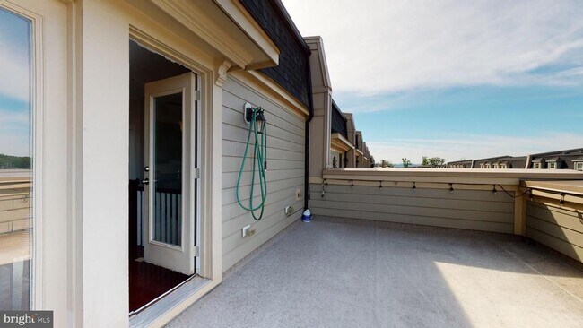 Building Photo - 726 River Mist Dr