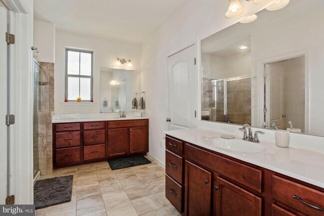 Building Photo - 944 Basswood Dr