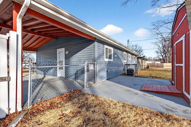 Building Photo - 1700 Kay Dr