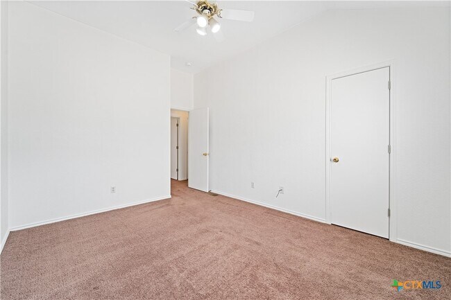 Building Photo - 3805 Woodrow Dr