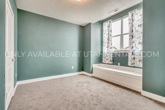 Building Photo - 931 Delorean Ln