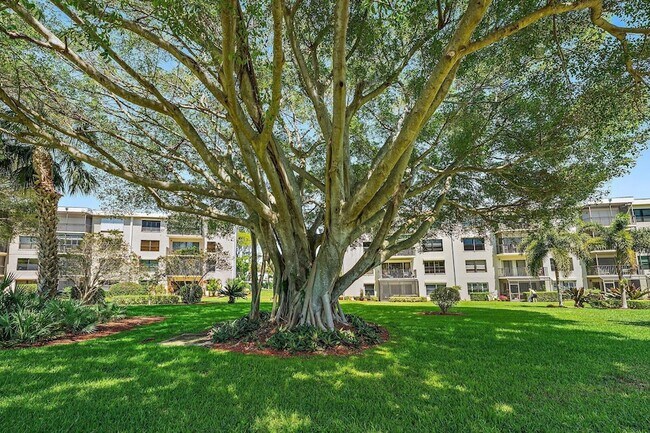 Building Photo - 300 N Hwy A1A