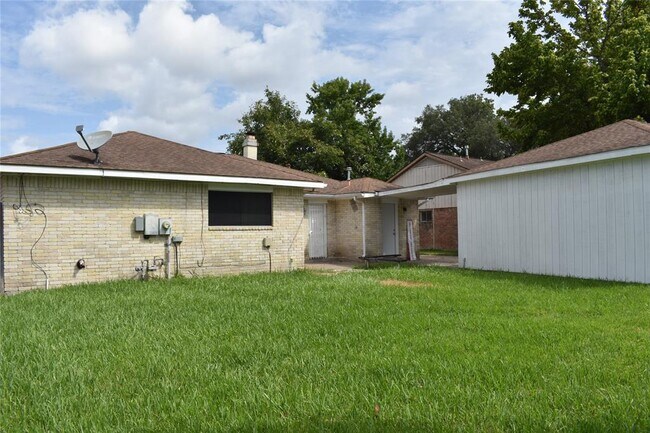 Building Photo - 10427 Huntington Wood Dr