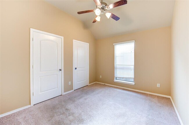 Building Photo - 5615 Stoneridge Ct