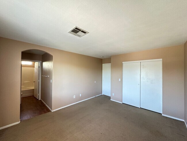 Building Photo - BLUE DIAMOND RANCH