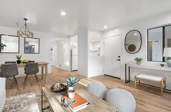 Building Photo - Exceptionally Upgraded First Floor Cedar Creek Condo with Patio by the Pool