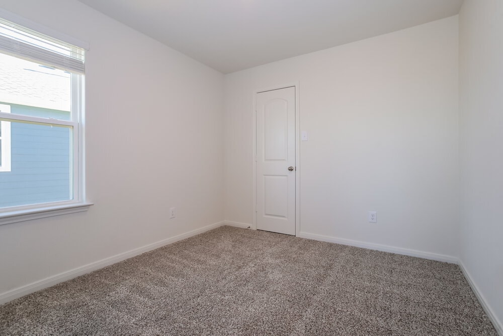 Building Photo - 220 Marsh Ln