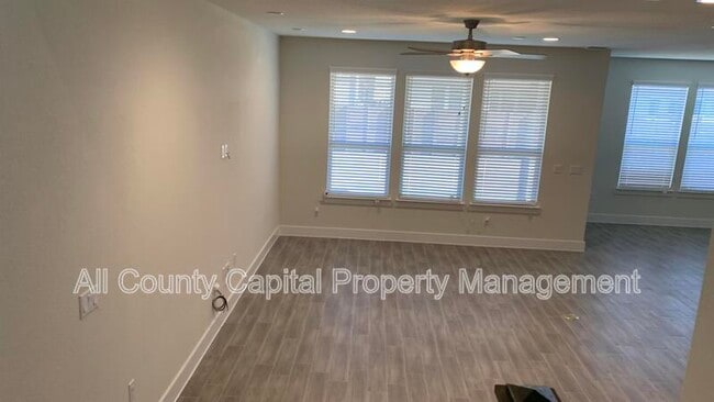 Building Photo - 13907 Osmarea Dr