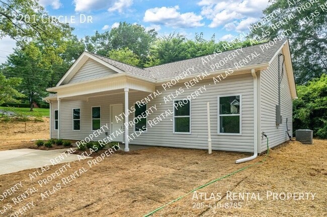 Building Photo - 3201 Circle Dr
