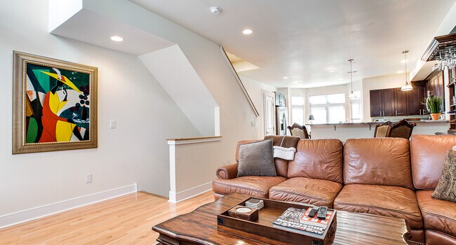 Building Photo - 317 Montrose St