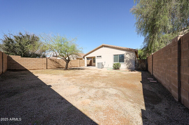 Building Photo - 44115 Askew Dr