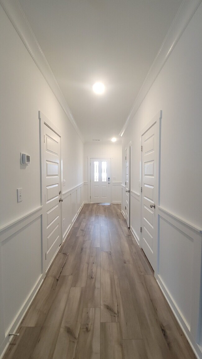 Building Photo - 7589 Discovery Pt Dr NW