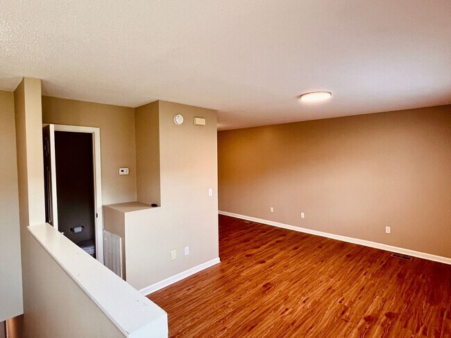 Interior Photo - Twin Hills