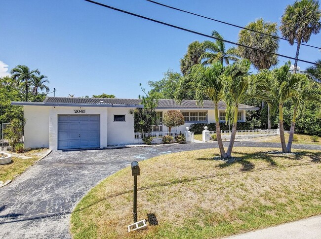 Building Photo - 2041 Coral Reef Dr