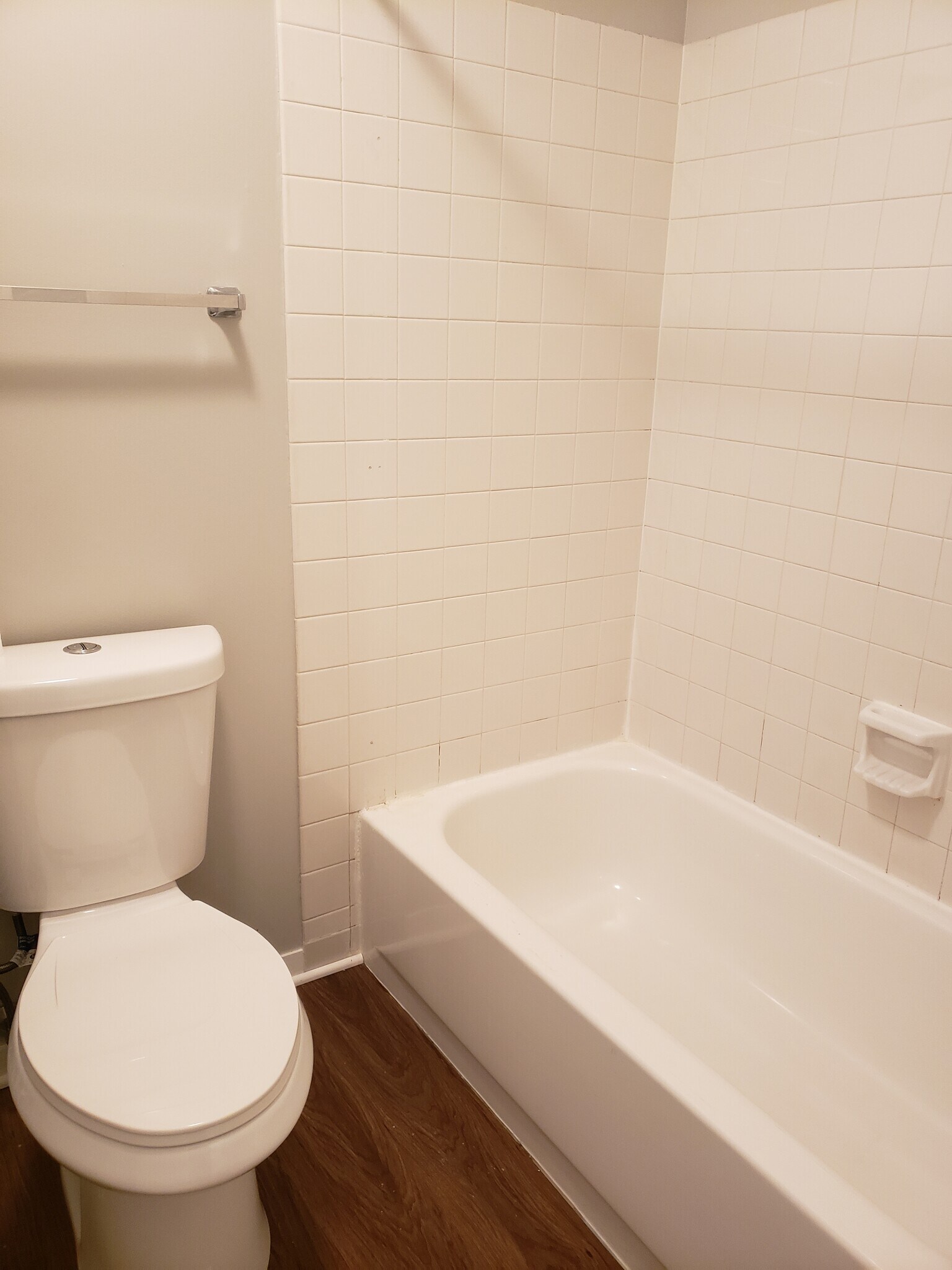 Building Photo - 413 Le Parc Cir