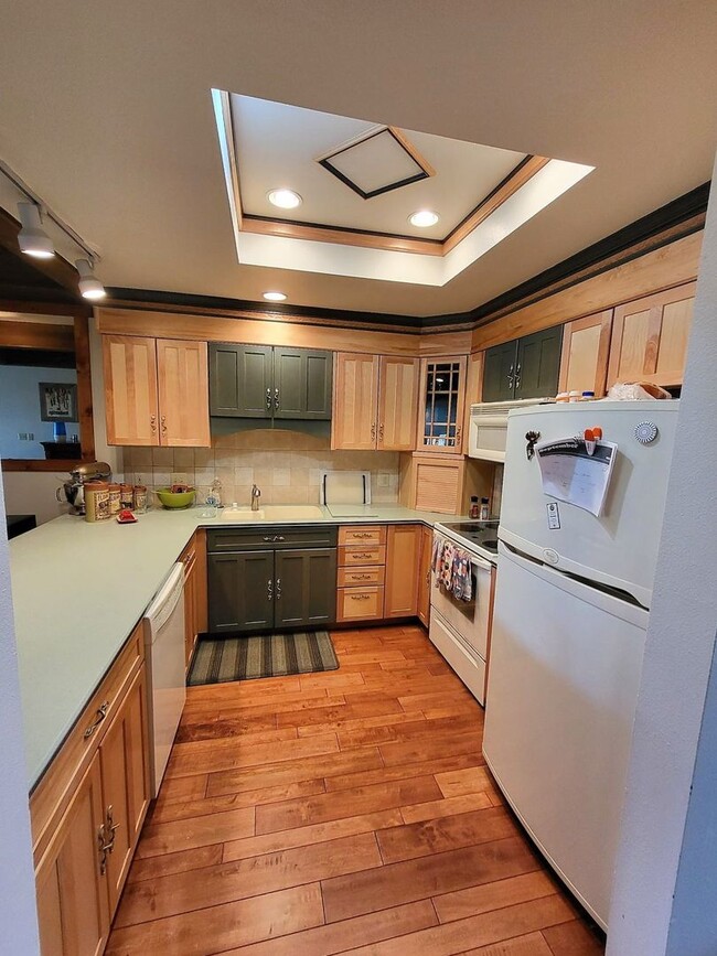 Building Photo - Winter Rental- Chateau Acadian 108