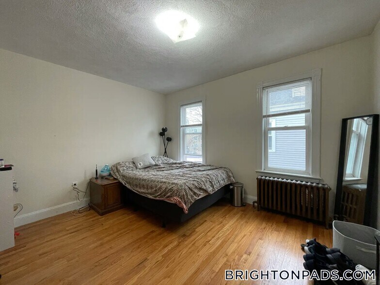 Building Photo - 65 Fairbanks St