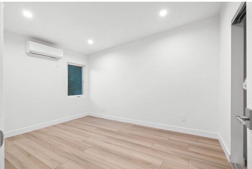 Building Photo - 8635 Le Berthon St