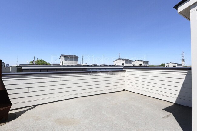 Building Photo - 1500 W Moore St