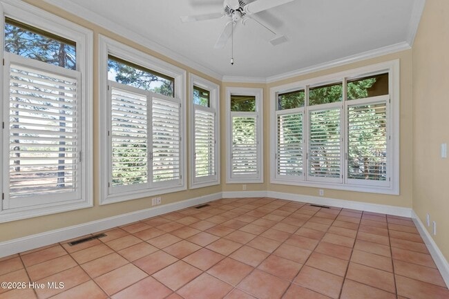 Building Photo - 50 Oak Meadow Rd