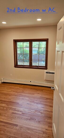 Bed2 with AC - 64 Parkway Rd